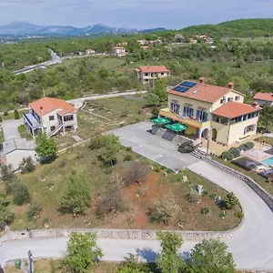 https://villa-una-labin-istria.in-istria.net